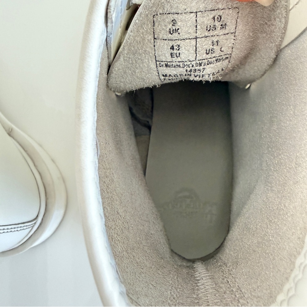 Dr Martens White Mono Smooth Leather Combat Boot - Picture 4 of 7